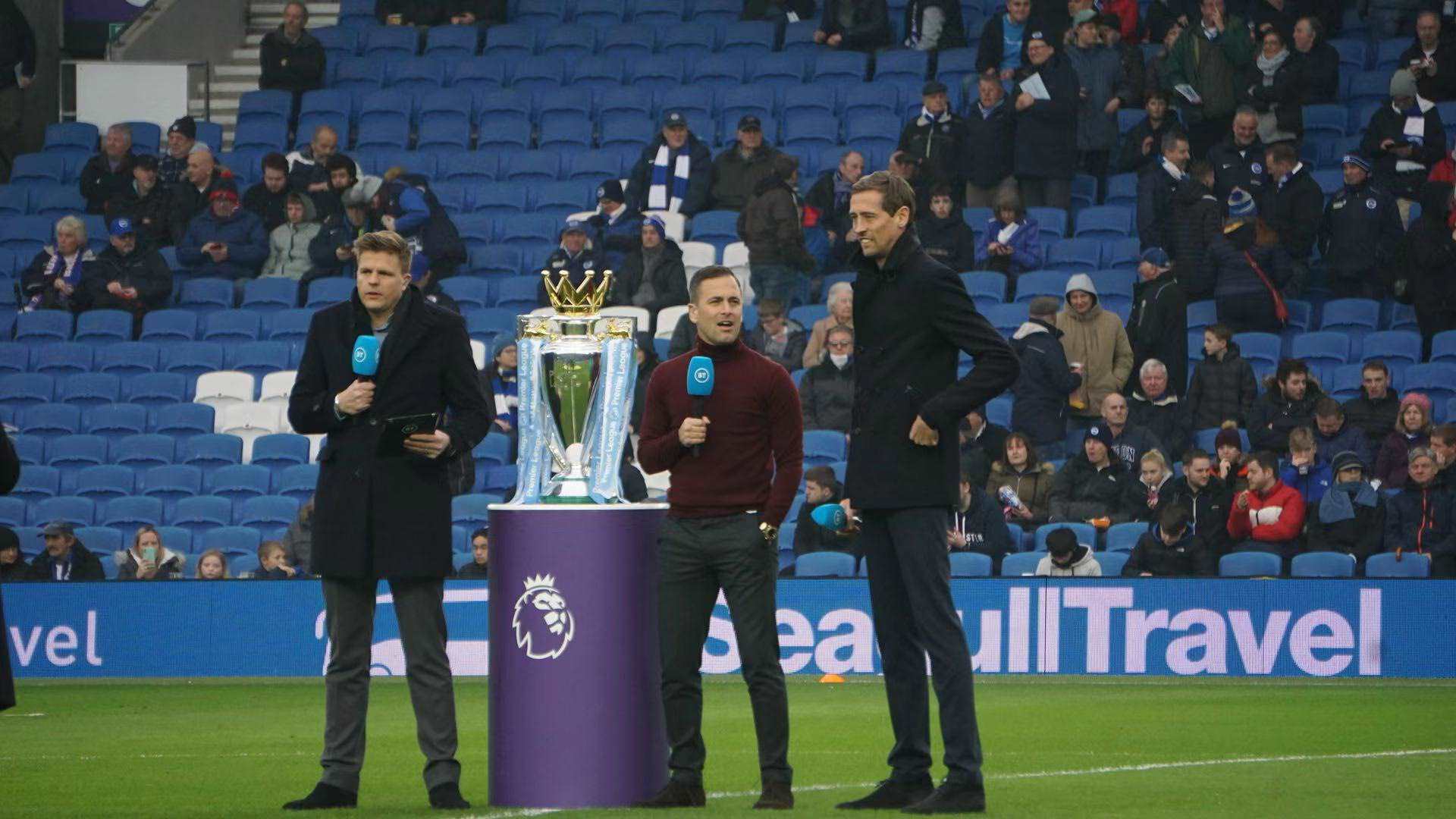 将镜头对准 将镜头对准